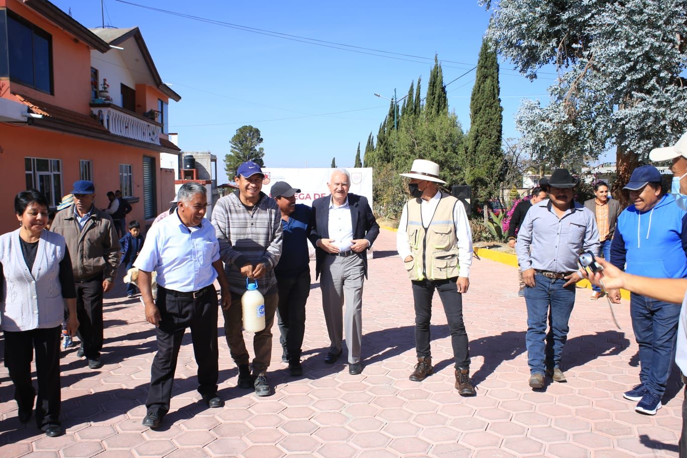Entrega obras en Cuahuixmatlac presidente de Chiautempan